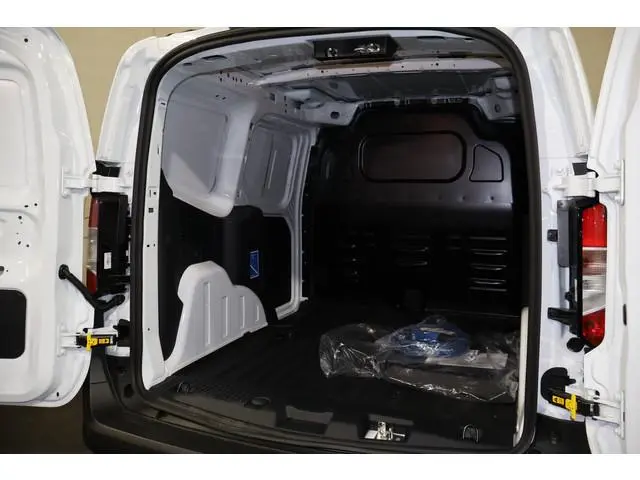 Ford E-Transit Courier