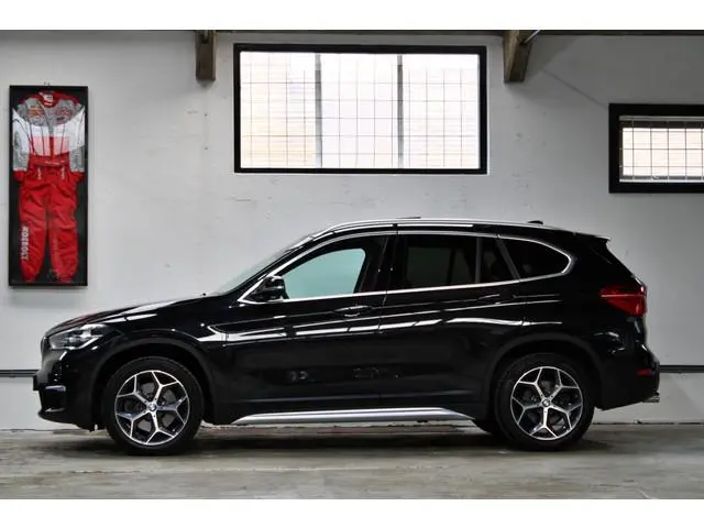 BMW X1 sDrive20i Orange Edition II | X-Line | Panoramadak | Head-Up | 18 inch | NL auto | 2e eigenaa...