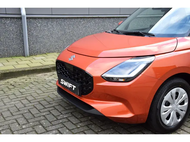 Suzuki Swift 1.2 Comfort Smart Hybrid | €1.600,- korting!!| 10 jaar garantie of 200.000 KM!! |  “Sma...