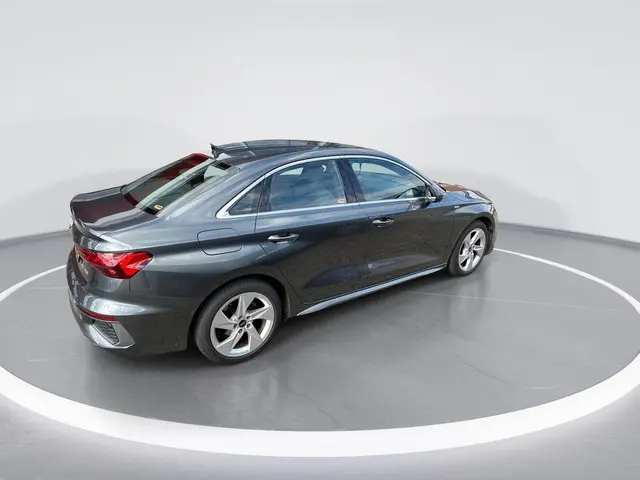 Audi A3 Limousine 30 TFSI 110pk S-Tronic S Edition · Apple/Android Car Play · Parkeerassistent · Cru...