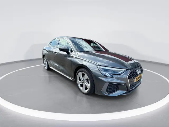 Audi A3 Limousine 30 TFSI 110pk S-Tronic S Edition · Apple/Android Car Play · Parkeerassistent · Cru...