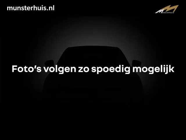 Volvo XC40 2.0 B3 Core - Camera - Dodehoek - 18"LMV - Stuur en stoelverw