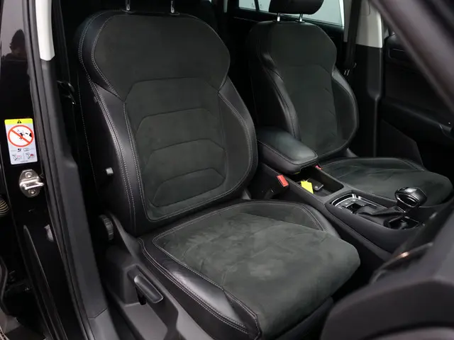 ŠKODA Kodiaq 1.5 TSI Sportline Business Aut- Panoramadak, Carplay, Android Auto, Canton Audio, Camer...