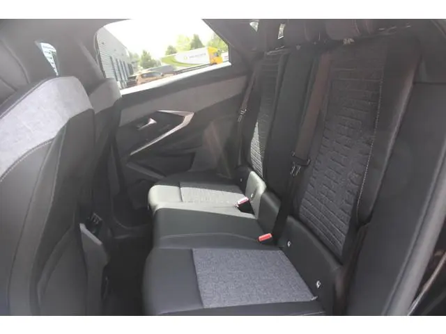 Peugeot e-3008