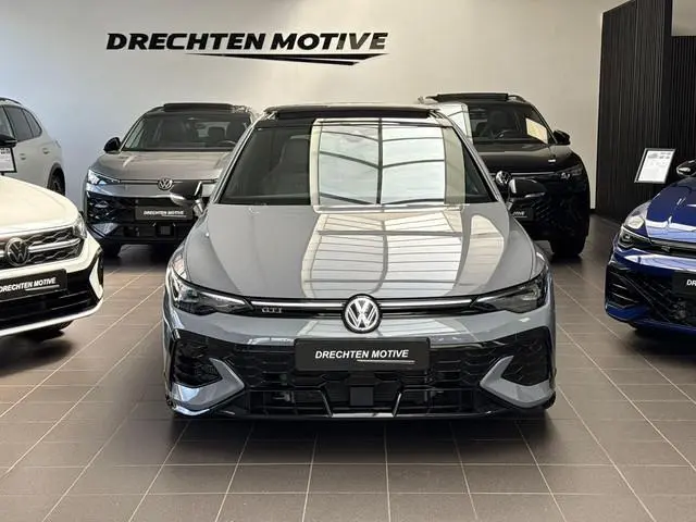 Volkswagen Golf 2.0 TSI GTI Clubsport / Akrapovice / Pano / leder