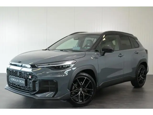 Toyota Corolla Cross Hybrid 180 GR Sport, Plus Pack, Nieuw en in september leverbaar met €2000 inrui...
