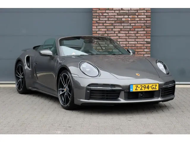 Porsche 911 992 Cabrio 3.8 Turbo S | Keramisch | Vierwielbesturing | Burmester High End | Adaptive Cruise Control | Liftsysteem | Sport Chrono | 18-wegs Memory | PASM | Sportuitlaat |