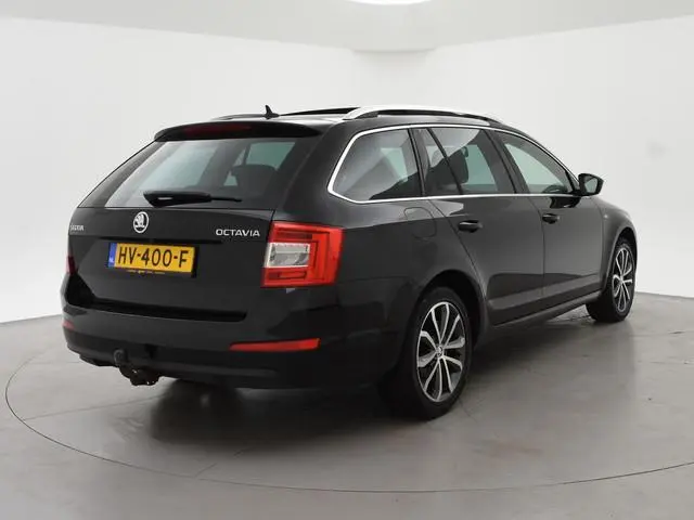 Skoda Octavia Combi 1.6 TDI EDITION BUSINESSLINE + PANO | TREKHAAK | CAMERA | STOELVERW. | NAVIGATIE...