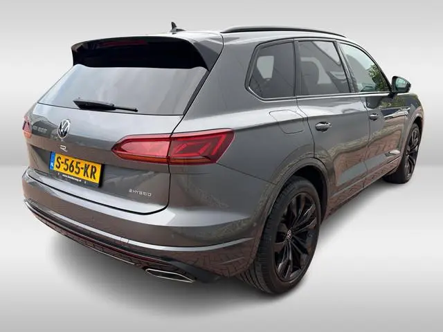 Volkswagen Touareg R 3.0 TSi eHybrid 462pk | Luchtvering | Pano | Trekhaak
