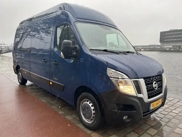 Nissan NV400