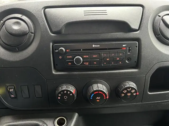 Nissan NV400