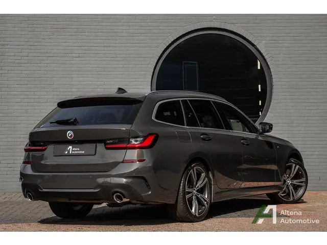BMW 3-serie Touring 330e xDrive High Executive M-sport, panoramadak, sportstoelen, stoelverwarming,...