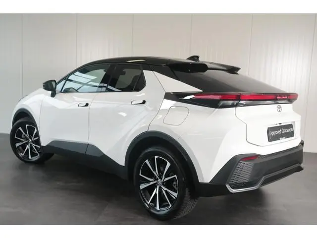 Toyota C-HR 2.0 Plug-in Hybrid 220 Dynamic Limit, Groot scherm