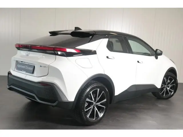 Toyota C-HR 2.0 Plug-in Hybrid 220 Dynamic Limit, Groot scherm