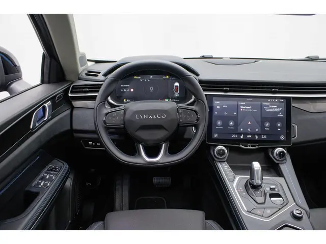 Lynk & Co 01 1.5 PHEV 261 PK | Navigatie| Panoramadak | 360 graden camera |