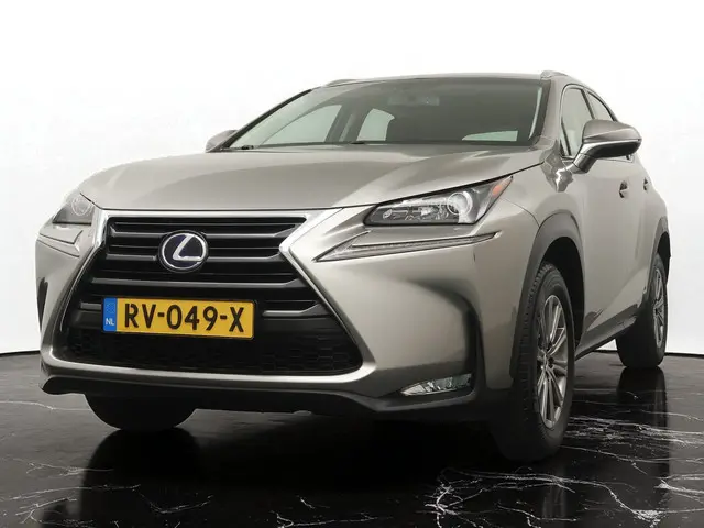 Lexus NX 300h Business Line - 26.000 km - Navigatie - Camera - 17 inch LM velgen - Climate control - Cruise control - 12 maanden garantie