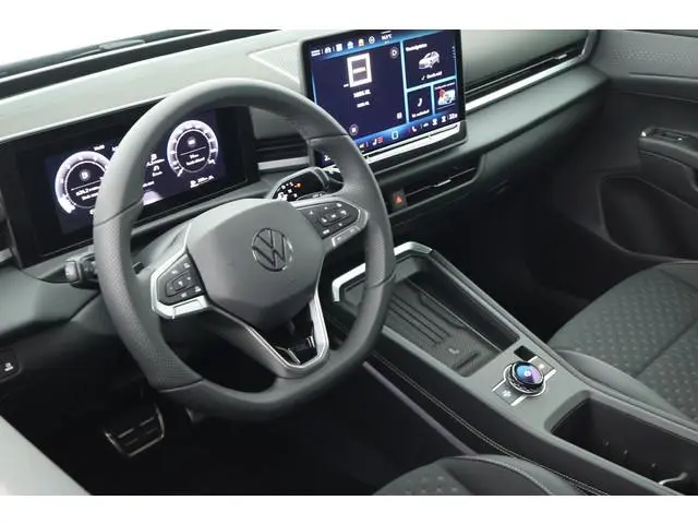 Volkswagen T-Roc 1.5 eTsi 150pk DSG R-Line First Edition Trekhaak Camera Keyless Stoelverwarming Vir...