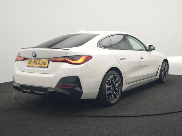 BMW i4 eDrive35 M Sport PRO 70 kWh 286pk Dealer O.H | Trekhaak Af Fabriek | Adaptive Cruise | 360 Ca...