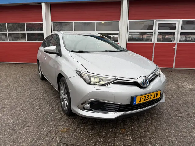 Toyota Auris Touring Sports 1.8 Hybrid 100 PK | Executive | Navigatie | Stoelverwarming | Start- en stopknop |