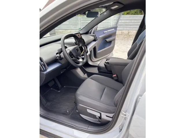 Volvo EX30 Single Motor Core 51 kWh ** Climate Pack ** Privacy Glass ** SOH 99.87% ** Rijbereik tot...