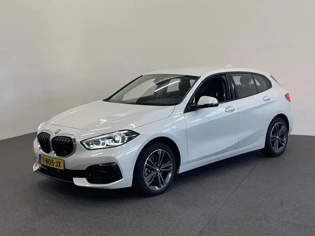 BMW 1-serie 118i Sportline Business Edition Automaat Navigatie Apple Carplay/Android Auto Camera Par...