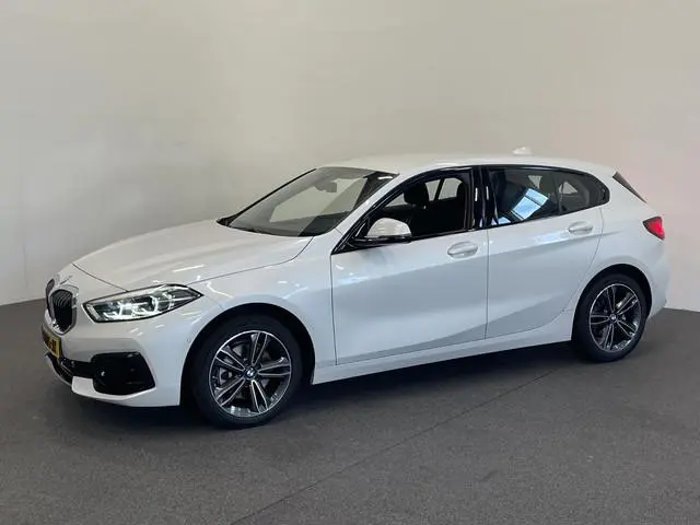 BMW 1-serie 118i Sportline Business Edition Automaat Navigatie Apple Carplay/Android Auto Camera Par...