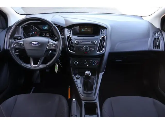 Ford Focus Wagon 1.0 Trend 1e Eigenaar | Volledig onderh | NAP | BTW | Trekhaak | Airco | Radio CD |...