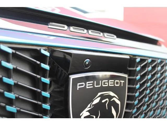 Peugeot e-5008