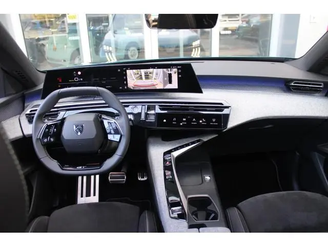 Peugeot e-5008