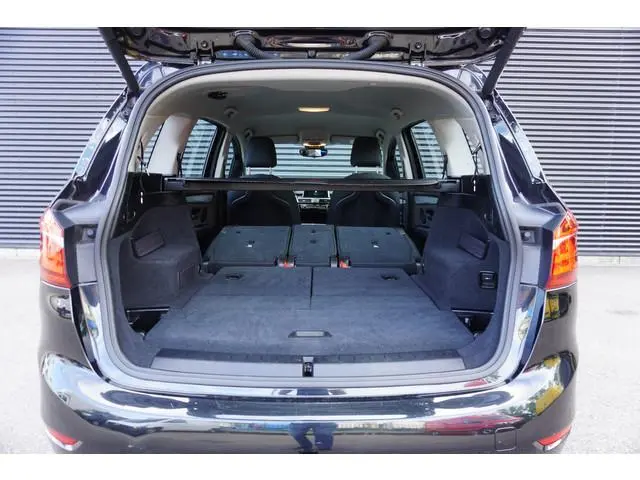 BMW 2-serie Gran Tourer 218i Automaat 7zits Trekhaak LED Navigatie Parkeersensoren Cruise control Cl...