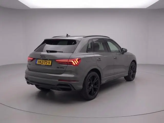 Audi Q3 35 TFSI S edition Competition 150pk | Stoelverwarming | Keyless | 360 camera | inklapbare sp...