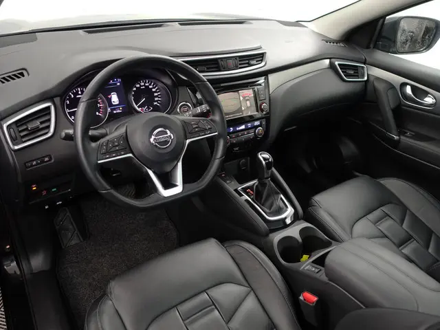 Nissan Qashqai 1.3 DIG-T Premium Edition Aut- NAP 56dkm, Design Leder, Panoramadak, 360 Camera, Trek...