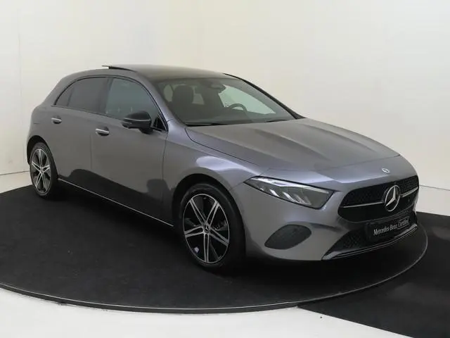 Mercedes-Benz A-klasse 250 e Luxury Line / Panoramadak/ Night/ Sfeerverlichting/ 360 camera