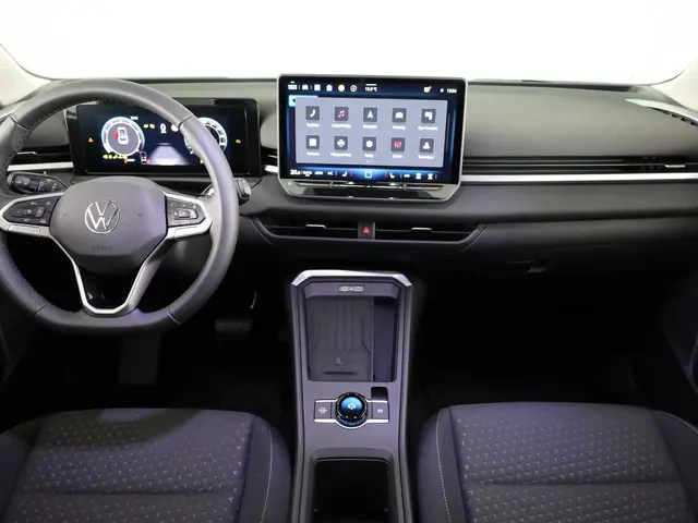 Volkswagen T-Roc Life First Edition 1.5 eTSI 85 kW / 116 PK SUV 7 v Achteruitrijcamera | CarPlay