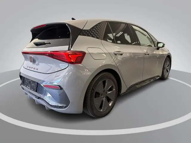 CUPRA Born Impulse 62 kWh 204pk · Camera · Keyless · Apple/Android Car Play · ACC · Stuurwielverwarm...