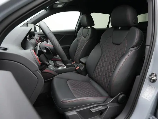 Audi Q2 35 TFSI 150 pk S-tronic S-Line | Trekhaak | Leder | Matrix LED | Achteruitrijcamera | Stoelv...