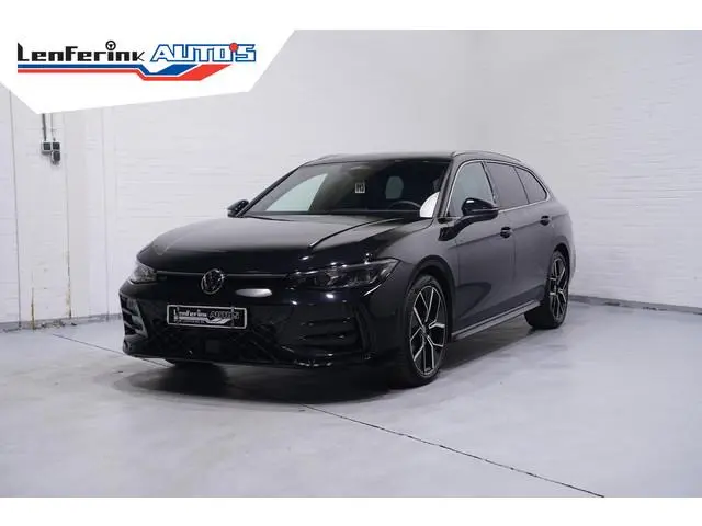 Volkswagen Passat R-line 150 PK DSG Panodak camera IQ Light Stoel-/stuurverwarming Apple Carplay R-L...