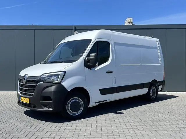 Renault Master 2.3 dCi 150 PK / L2H2 / TREKHAAK / CAMERA / AIRCO / CRUISE / 2.500 KG AHG