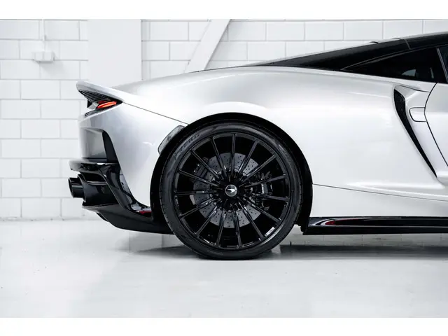 McLaren GT