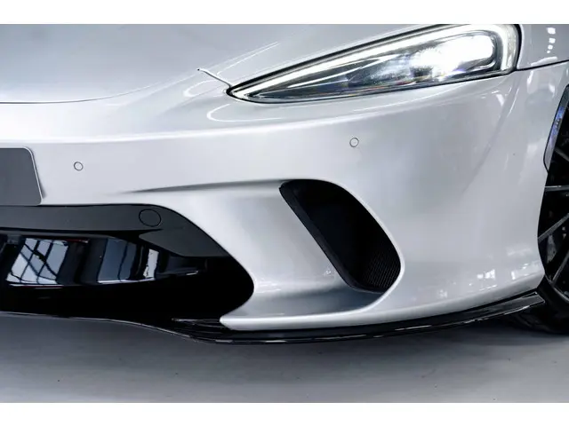 McLaren GT
