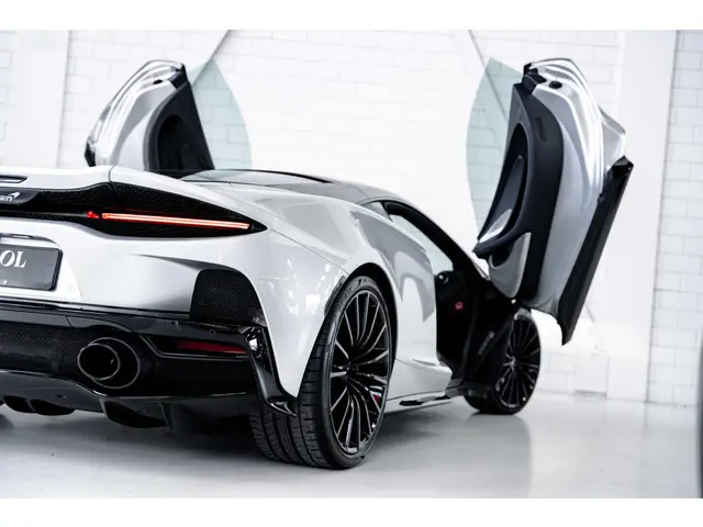 McLaren GT