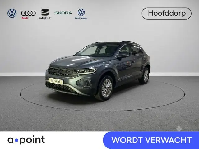 Volkswagen T-Roc 1.5 TSI Life 150 pk Automaat (DSG) | Navigatie via App | Parkeersensoren (Park assi...