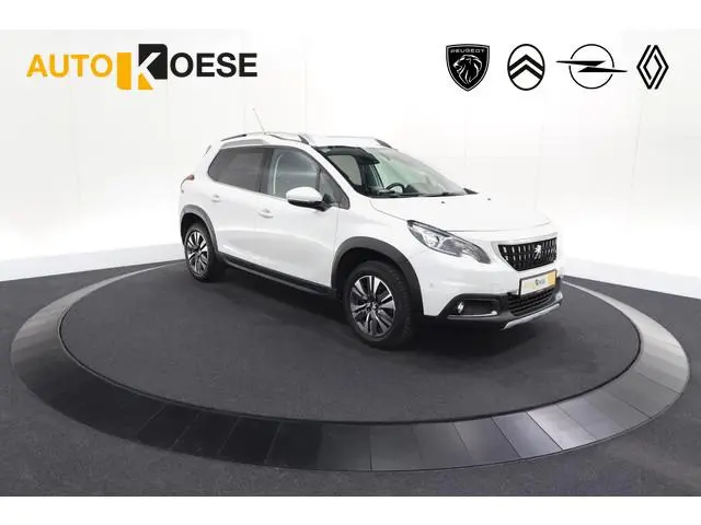 Peugeot 2008 PureTech 110 EAT6 Allure | Trekhaak | Apple Carplay | Parkeersensoren | Stoelverwarming