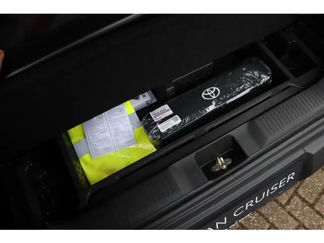 Toyota Urban Cruiser Dynamic 61 kWh Inruilpremie € 3.000