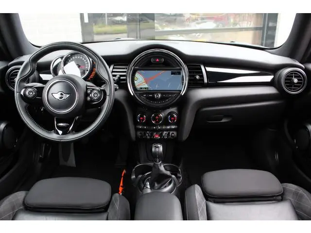 MINI Cooper 1.5 Cooper Pepper / Navigatie / Stoelverwarming / N.A.P.