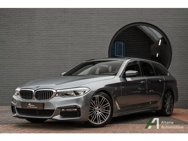 BMW 5-serie Touring 520i High Executive M-sport, panorama dak, comfort stoelen, head-up