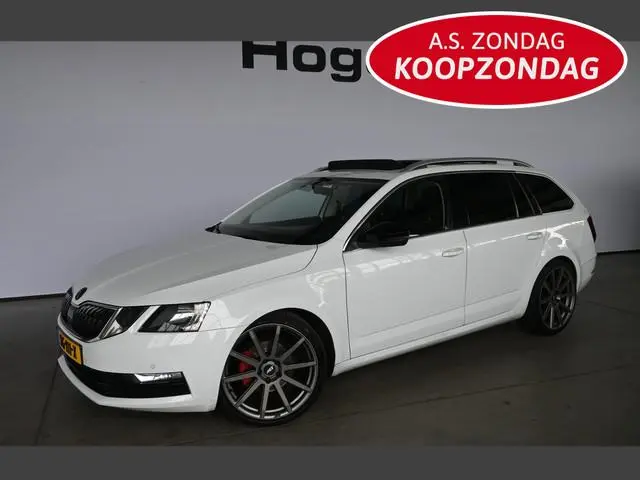 ŠKODA Octavia Combi 2.0 TDI Greentech Style Automaat Clima Navigatie Panoramadak Dealer Onderhouden!...