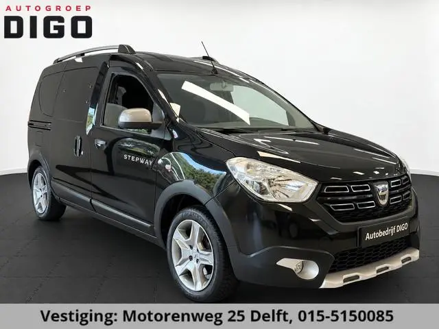 Dacia Dokker 1.3 TCe Stepway 130PK GARANTIE TOT 06-2029!* . NAVIGATIE . ACHTERUITRIJ CAMERA . TREKHA...