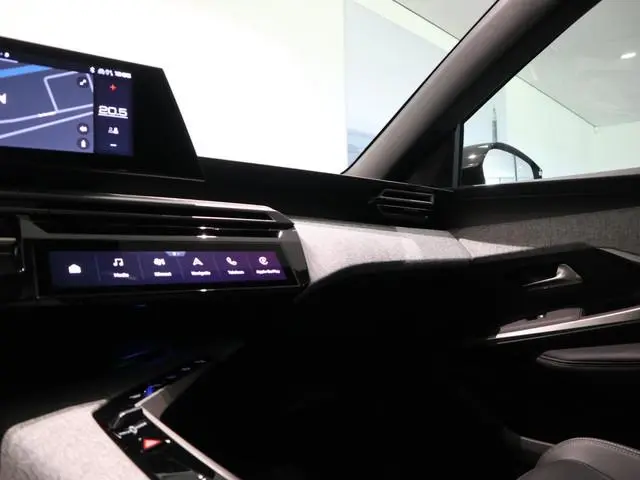 Peugeot e-3008
