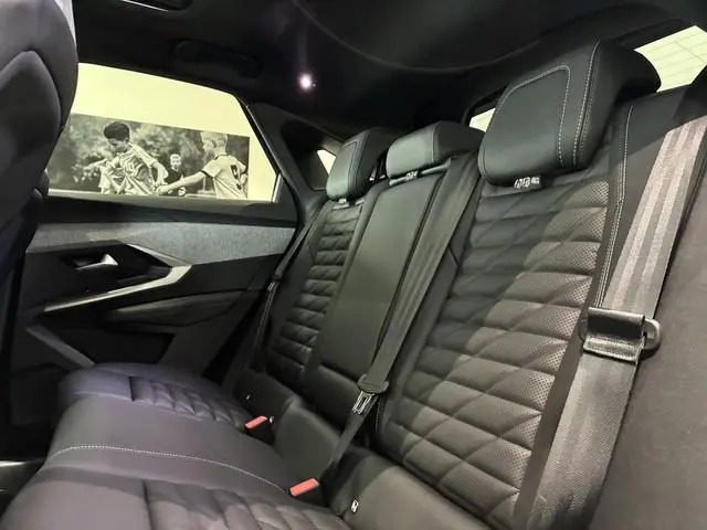 Peugeot e-3008